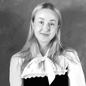 Henkilön kasvokuva Olivia Hole